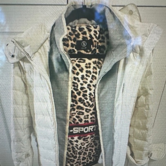 Bogner Lined Down Coat with Detachable Fox Fur Trim Collar in Size M/US 6 - Picture 2 of 16